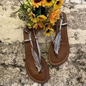 Carlos Feathered Sandals. 🖤